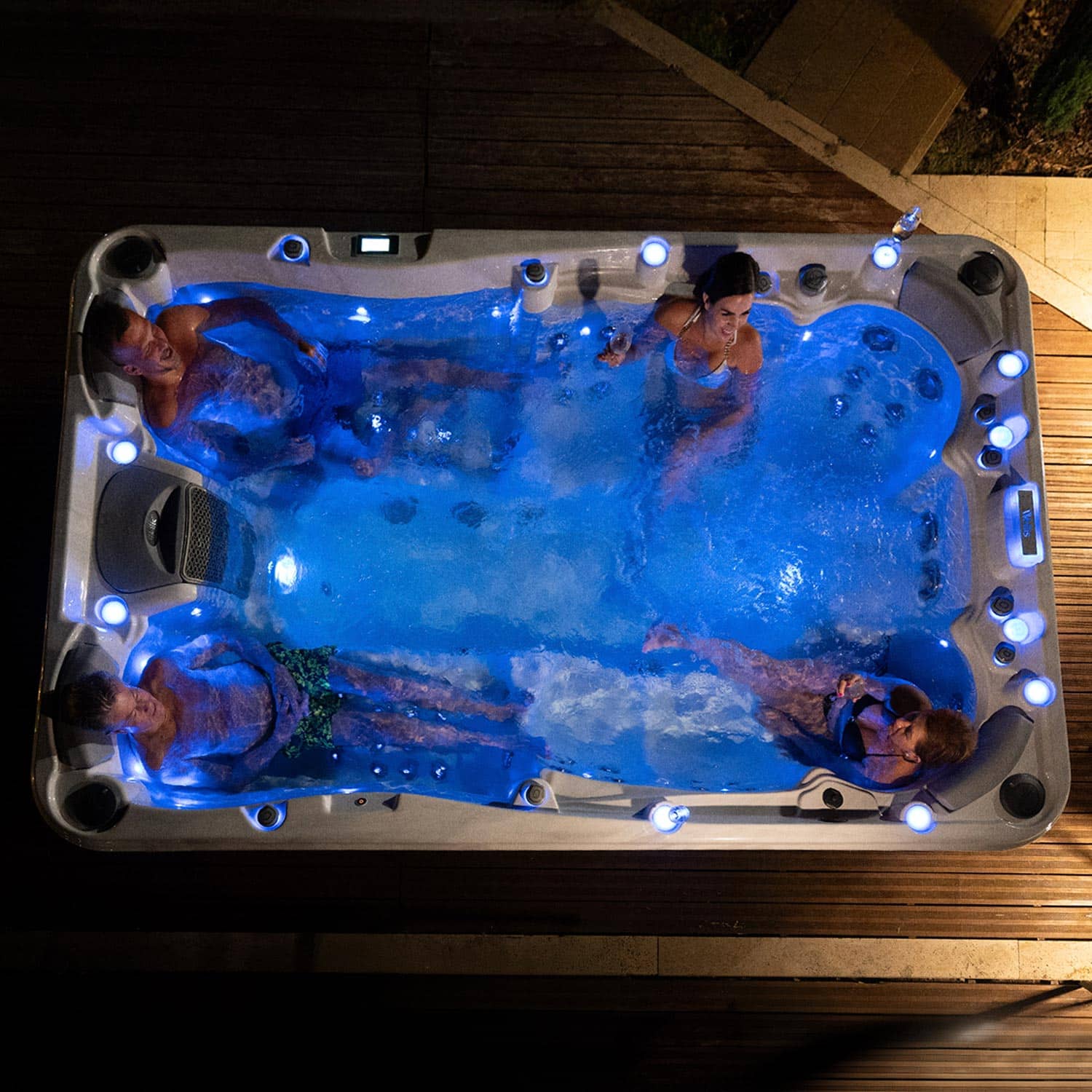 wellis-olympus-outdoor-whirlpool-peaklife image 2