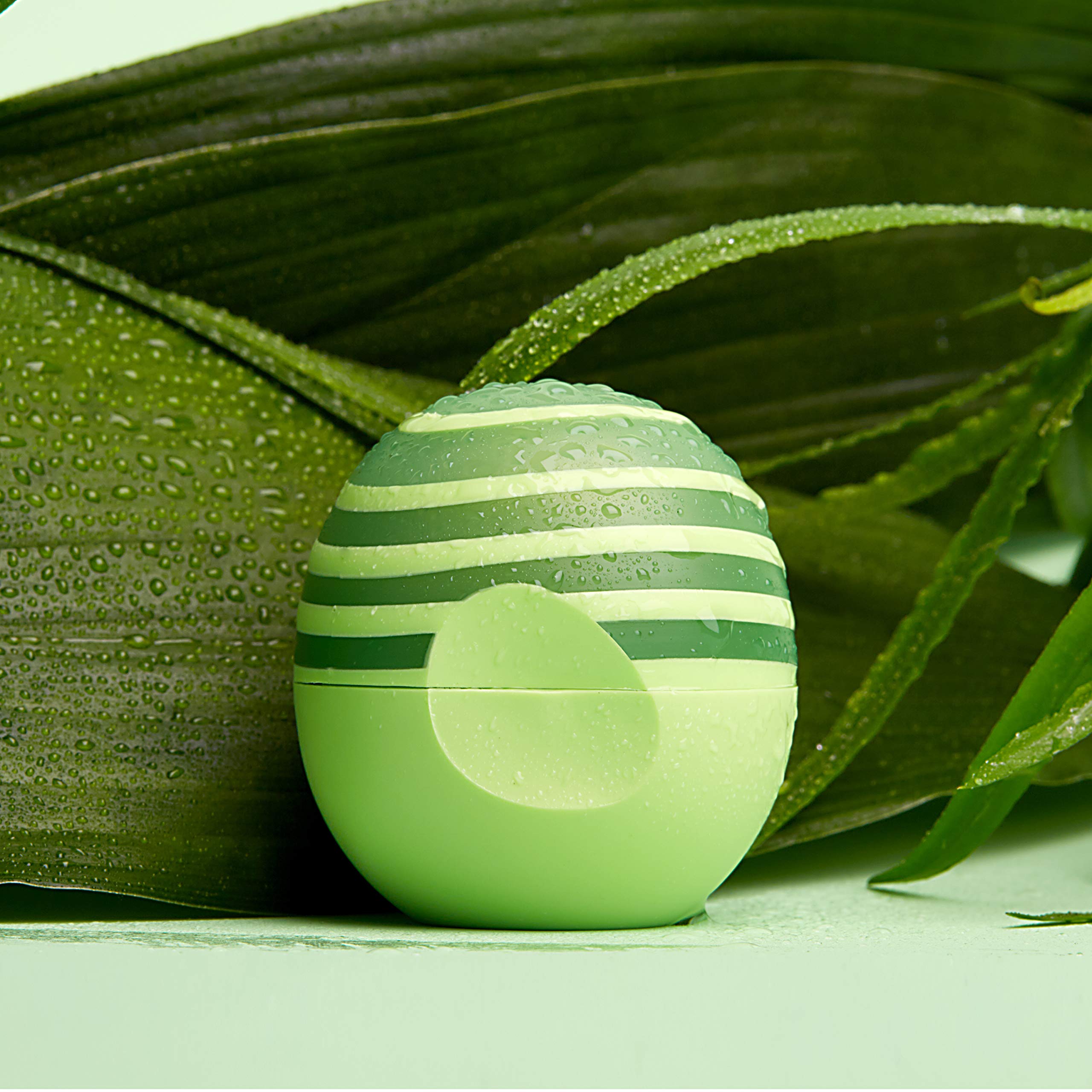 eos-happy-herb-lip-balm-sphere-lippenpflege-7-g-zedernholz-ananas-mit-shea-hanf image 3