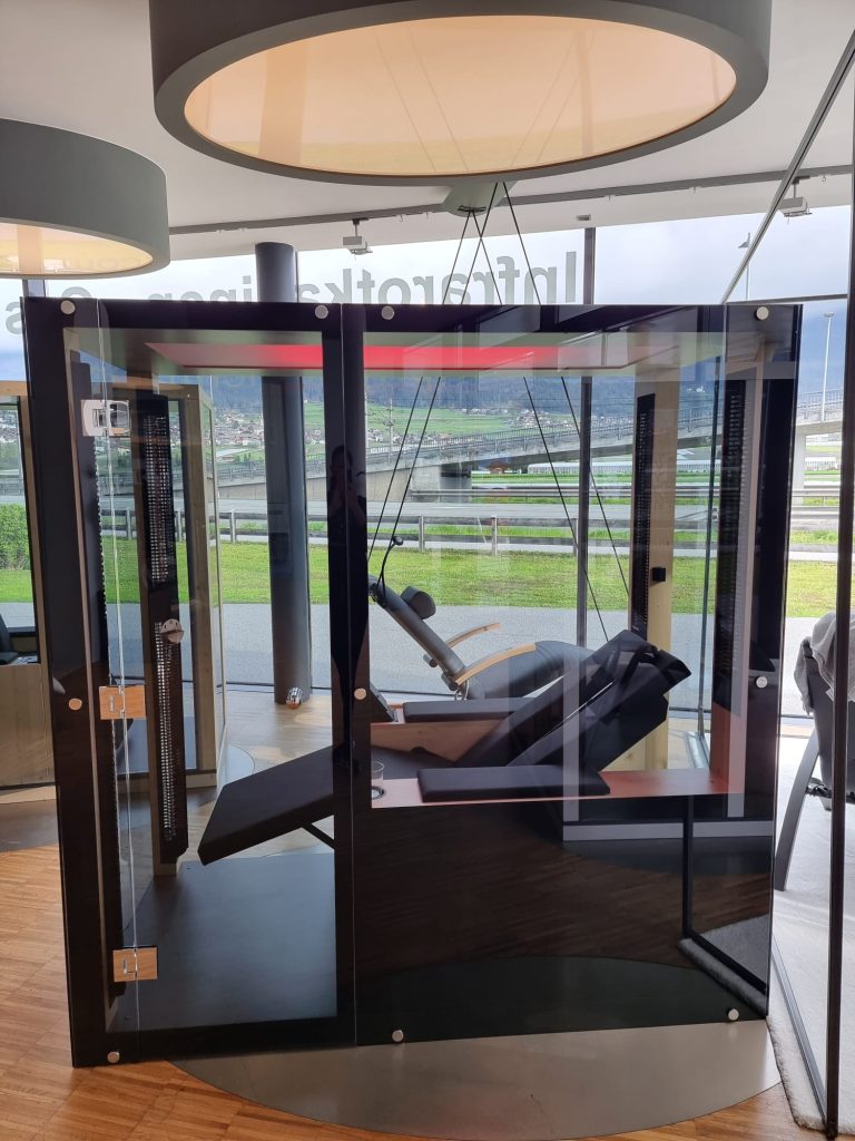 physiotherm-ergo-balance-relax-air-infrarotkabine-verstellbar-zum-liegen image 1